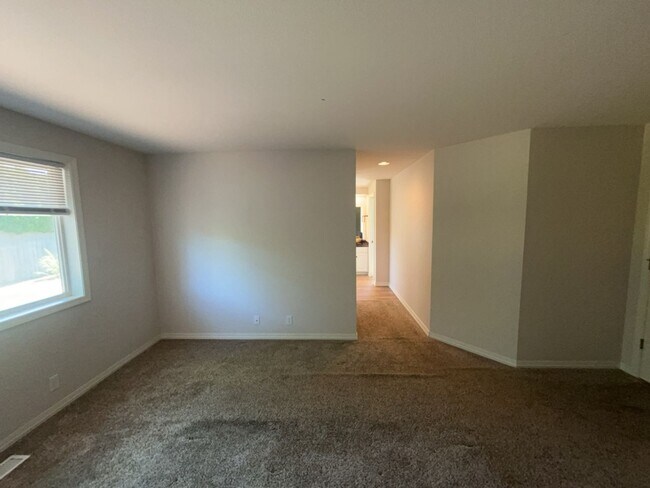 Building Photo - 7168 Lawnridge St NE
