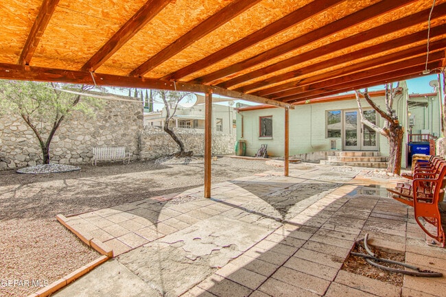 Building Photo - 801 McKelligon Dr
