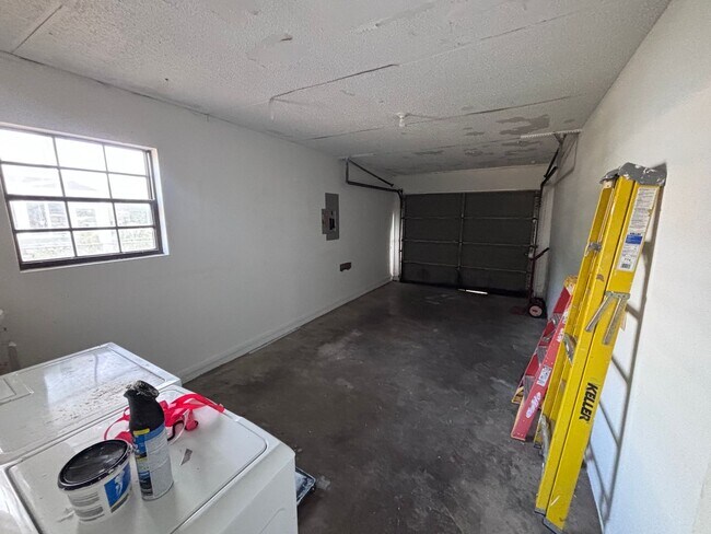 Building Photo - 3/2 Home in the Lake Joy Magic Lake Communities