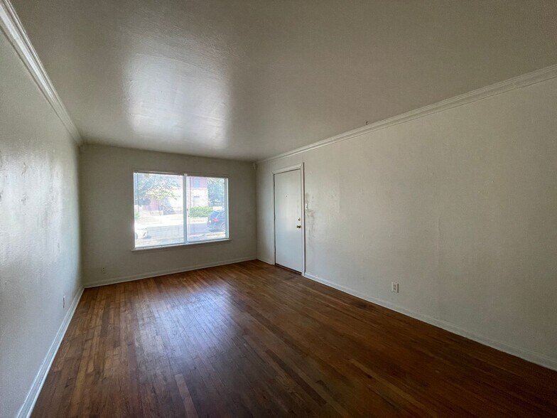 Building Photo - 803 Sissom Rd