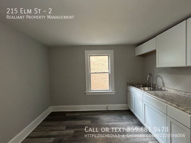 Building Photo - 215 Elm St