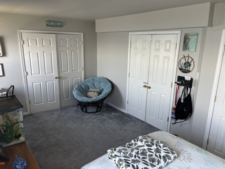 Building Photo - 1355 Riverwood Way