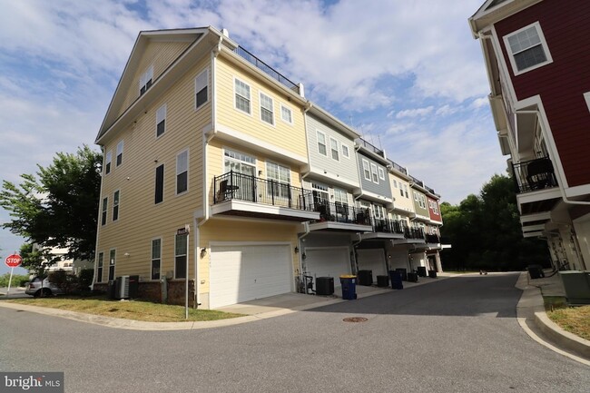 Building Photo - 6041 Maple Hill Rd