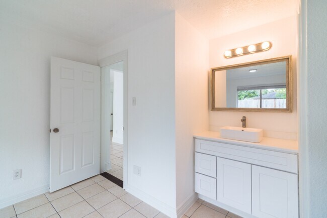 Building Photo - 8602 Rockmont Ct