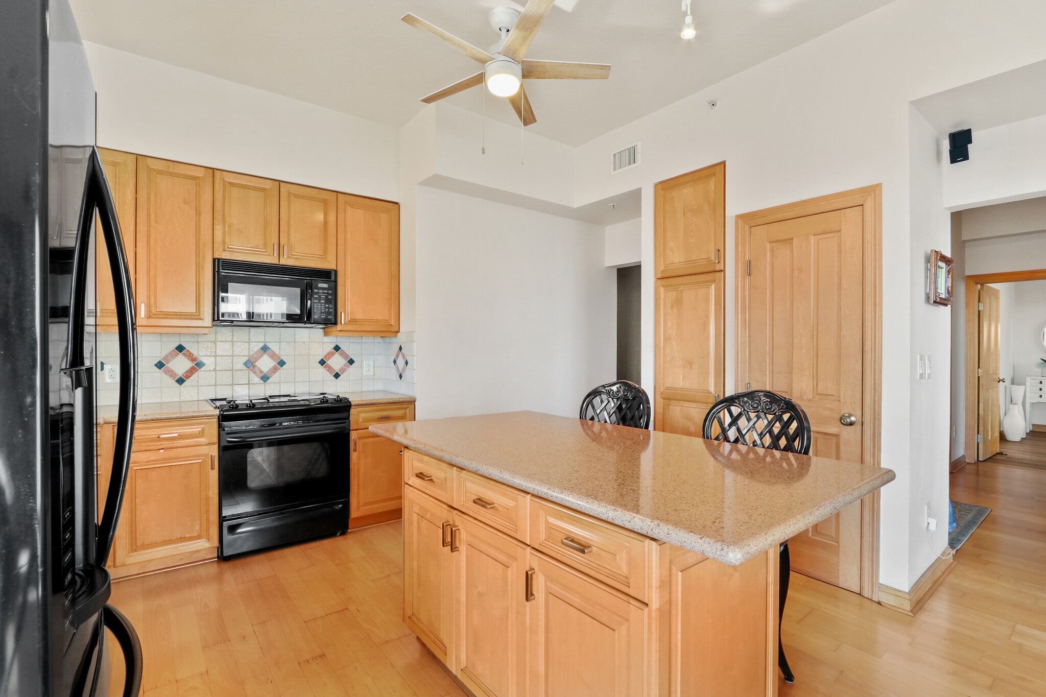 Building Photo - 488 E Ocean Blvd