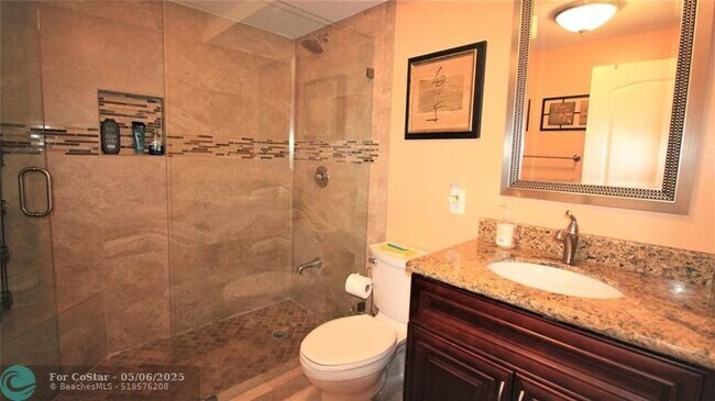 Building Photo - 3499 Oaks Way