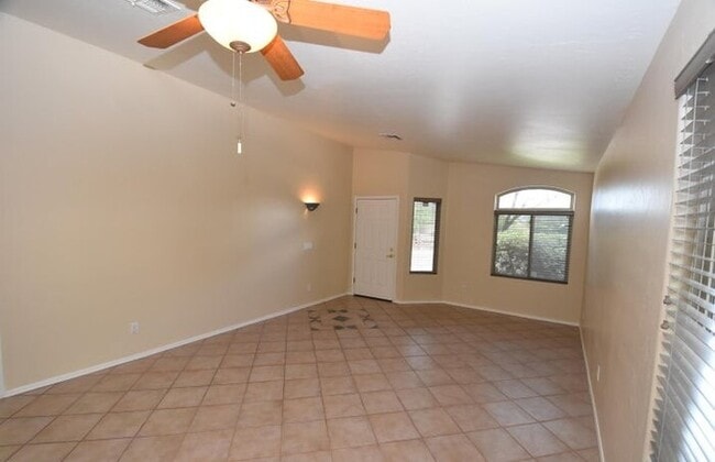 Building Photo - 3 Bedroom, 2 Bathroom Home with Amazing Views