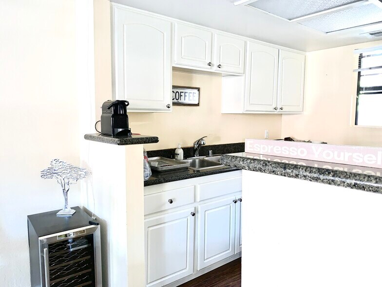 Building Photo - 12035 Alta Carmel Ct