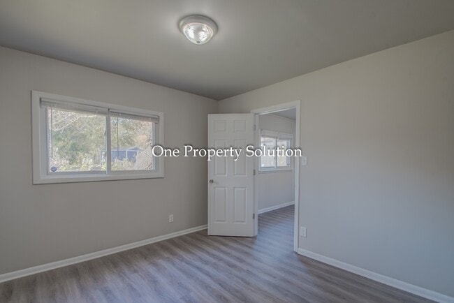 Building Photo - 2612 Marshalltown Dr
