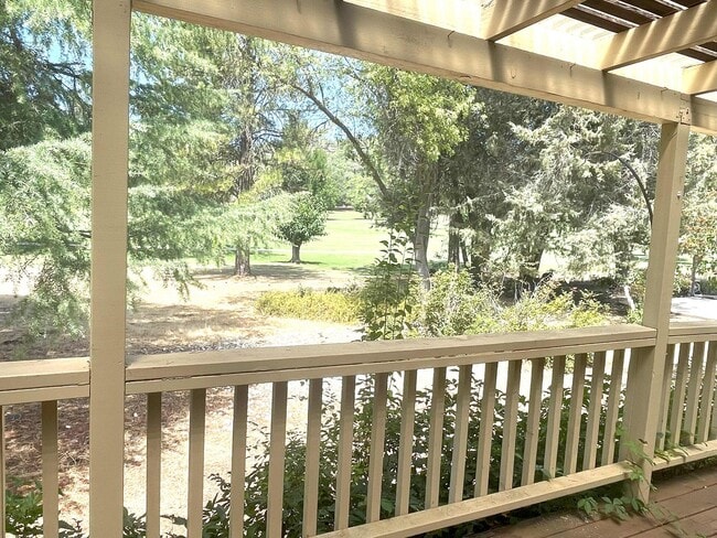 Building Photo - Golf course 3/2 home in Lake Wildwood, Pen...