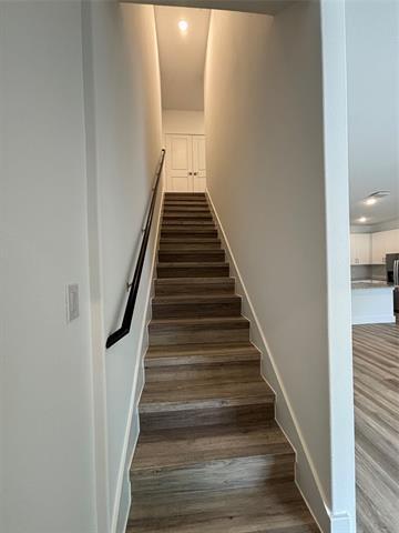 Building Photo - 1529 Creekside Dr