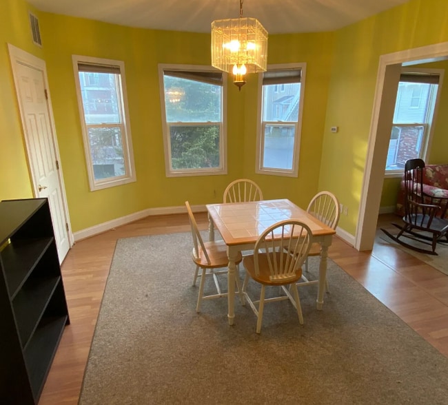 Building Photo - 27 Albion St