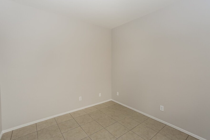 Building Photo - 11722 W Lincoln St