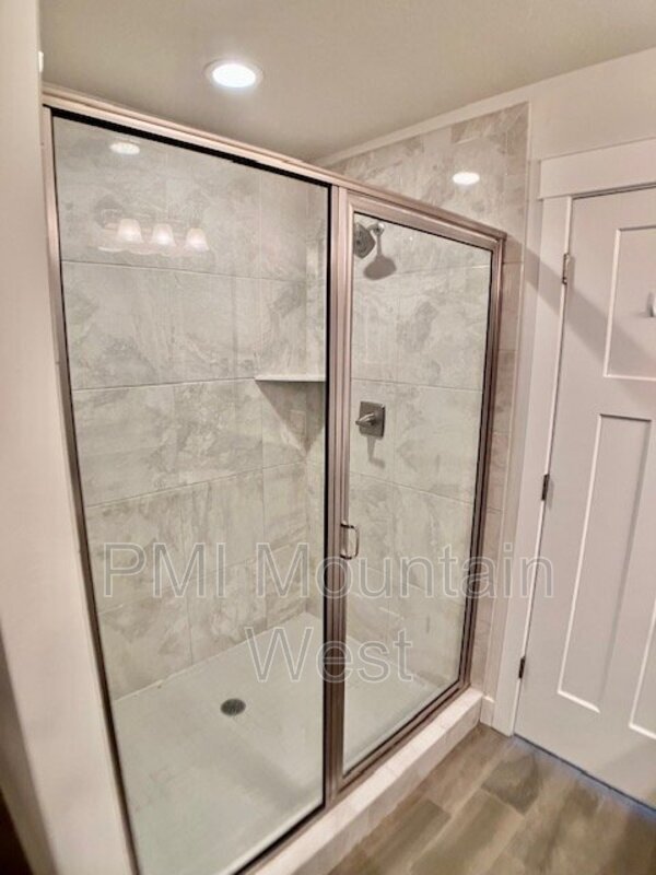 Building Photo - 269 E Ellen Ln