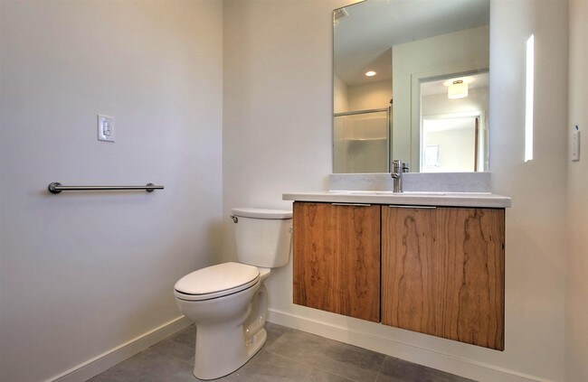 Building Photo - 1130 E High St