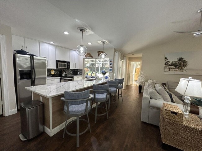 Primary Photo - 7204 Geminata Oak Ct