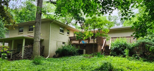 Building Photo - 428 Hillcrest Dr