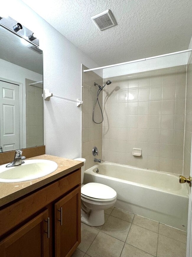 Building Photo - AVALON PARK 3br 3ba townhouse in Northwest...