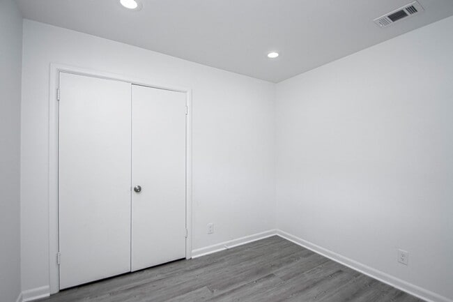 Building Photo - 119 Poinsetta Dr