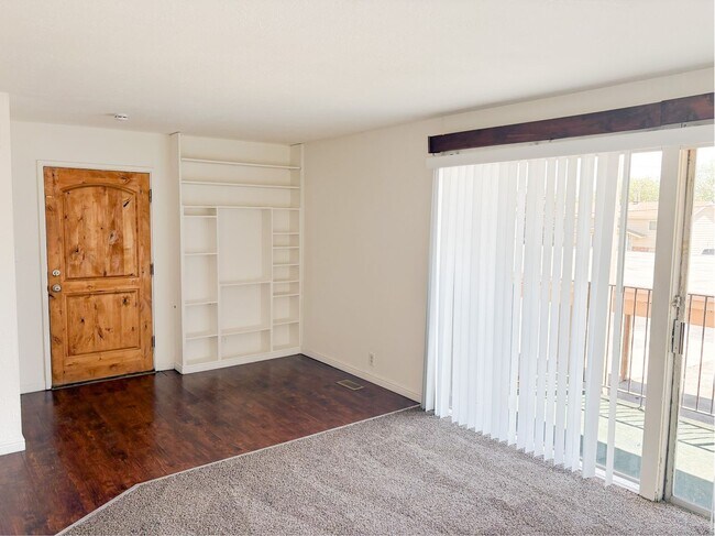Building Photo - West Valley Condo with Prime Location in West Valley!