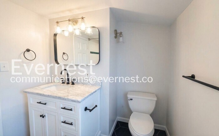 Building Photo - 5513 Reeds Rd