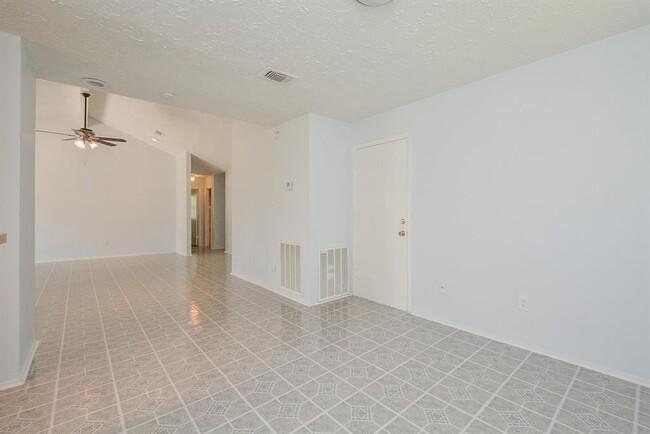 Building Photo - 15702 Timber Rock Dr