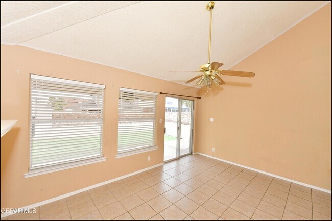 Building Photo - 7737 Plaza Azul Rd