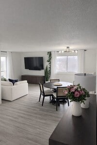 Building Photo - 200 Cove Way