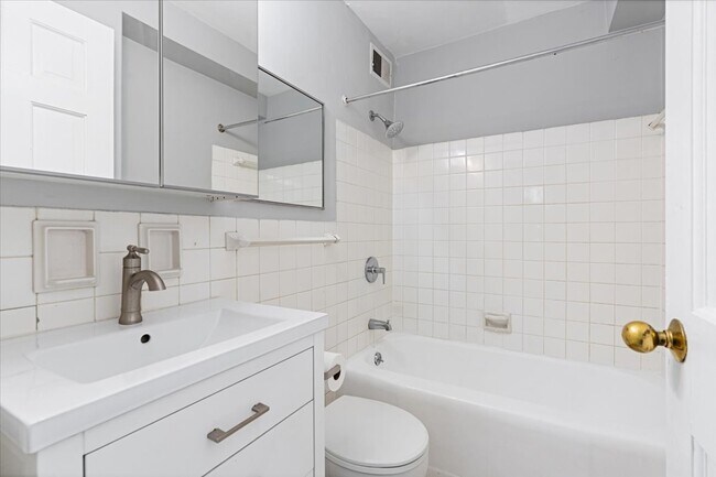 Building Photo - 3950 N Lake Shore Dr