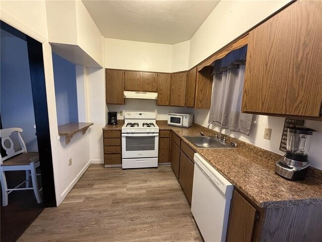 Building Photo - 510 Ivory Ave