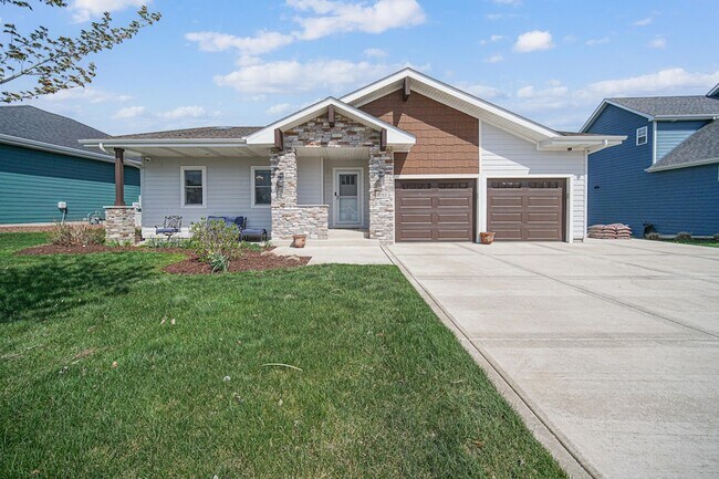 Building Photo - 1193 Bay Side Dr