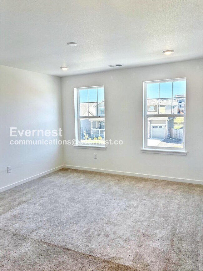 Building Photo - 740 Columbia St