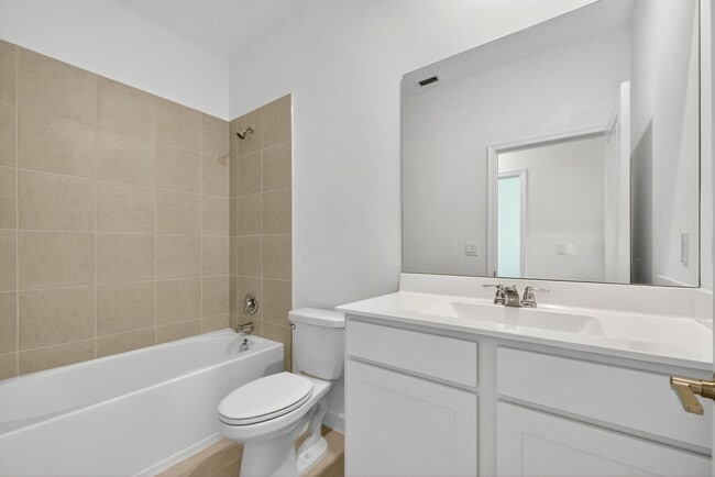 Building Photo - 309 SE Crossoak Ln
