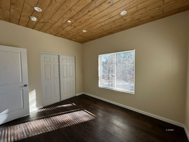 Building Photo - 52810 Sugar Pine Dr