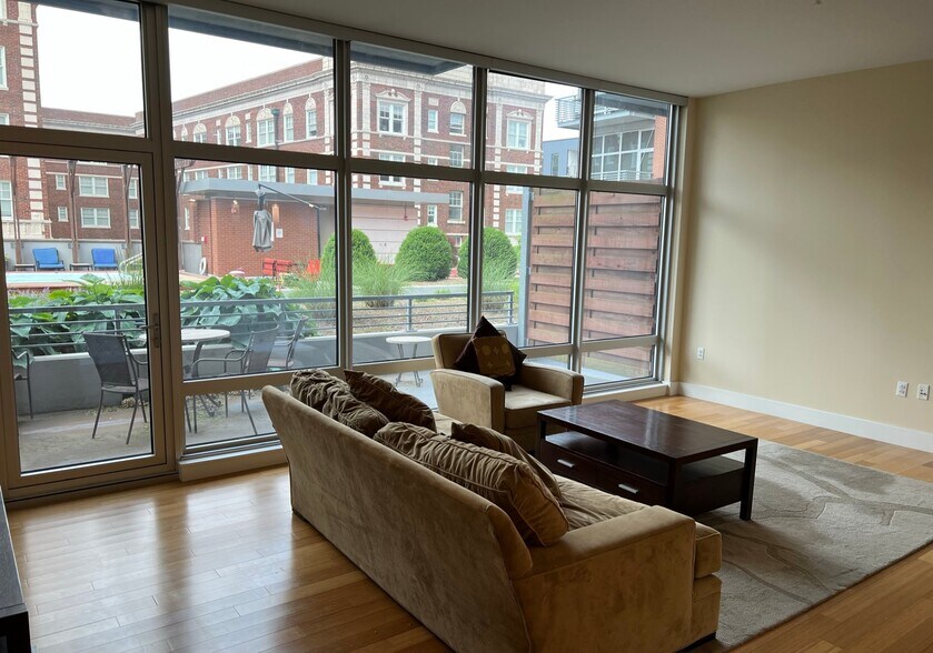 Building Photo - 9 N Euclid Ave