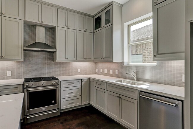 Building Photo - 1402 Eberhard St