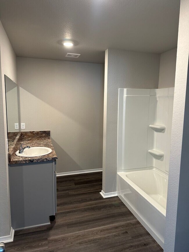 Building Photo - Now Pre-Leasing! | Discover This Charming 3-Bedroom, 2-Bath Home in Cypress Bend