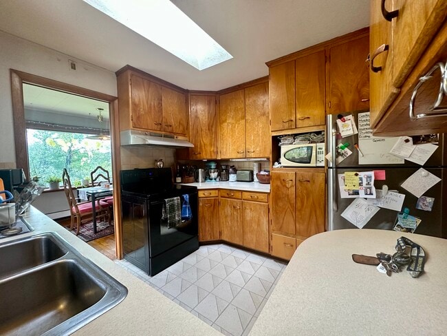 Building Photo - 131 Honness Ln