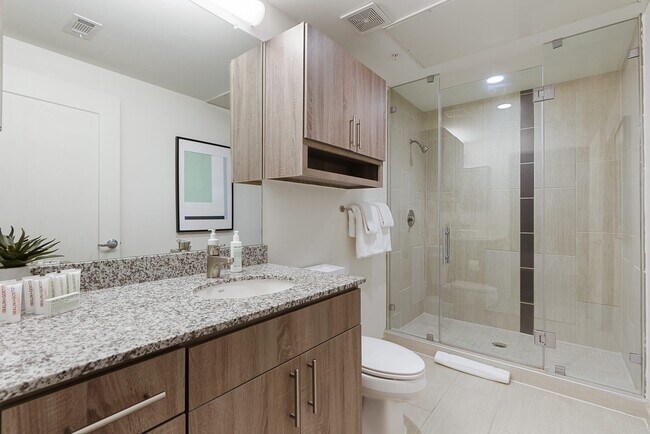 Building Photo - Live in Midtown for $1,515 – Prime Location!