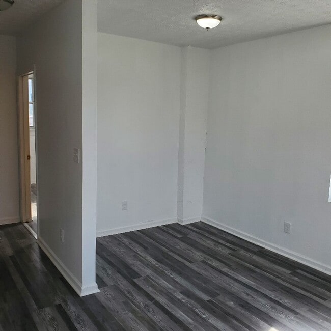 Building Photo - 1BDRM APARTMENT FOR RENT