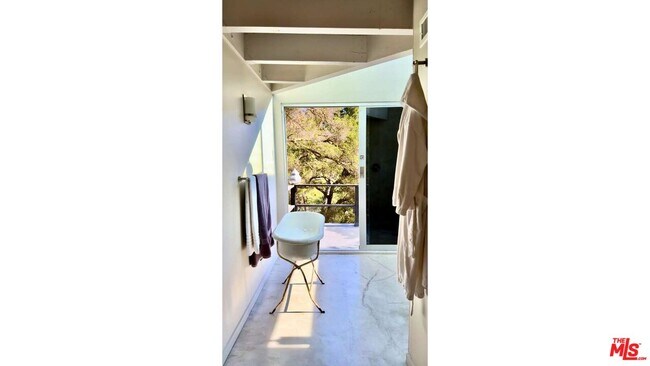 Building Photo - 19562 Cave Way