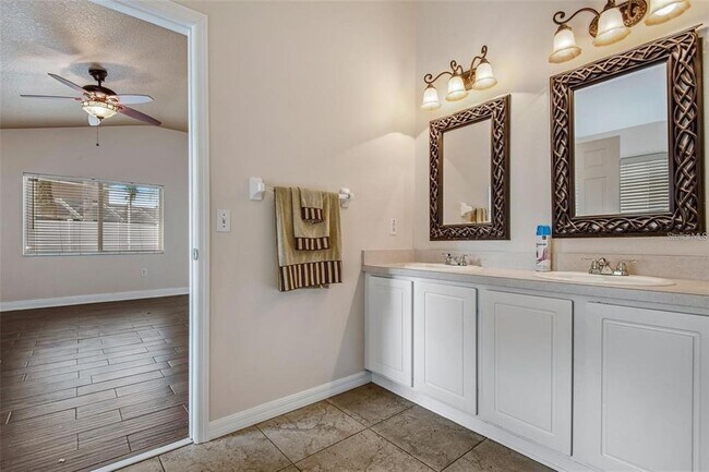 Building Photo - 4007 Harbor Lake Dr