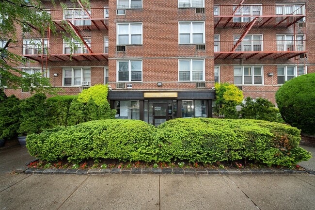 Building Photo - 720 E 31st St
