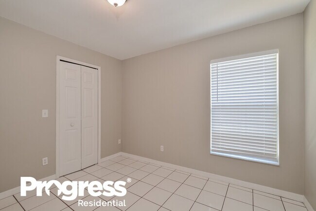 Building Photo - 2337 Donegan Pl