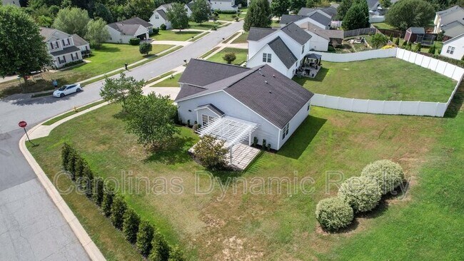 Building Photo - 120 Lantana Dr