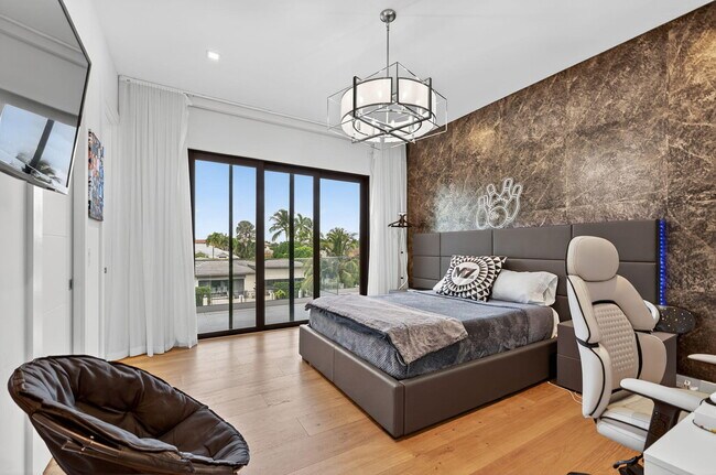 Building Photo - 785 NE 70th St