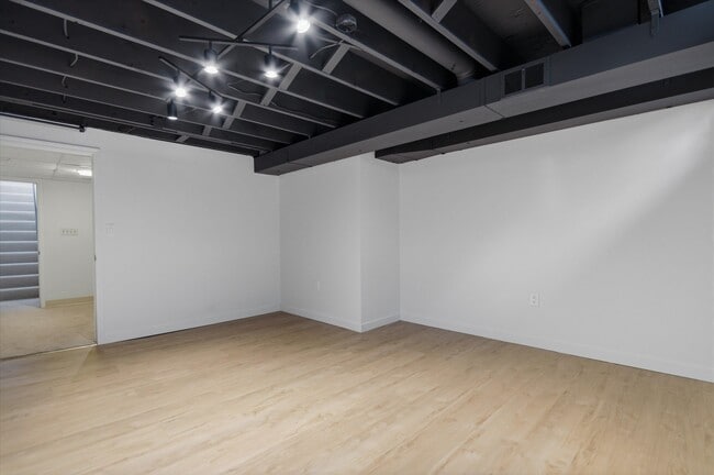 Building Photo - 1510 Barnard Rd