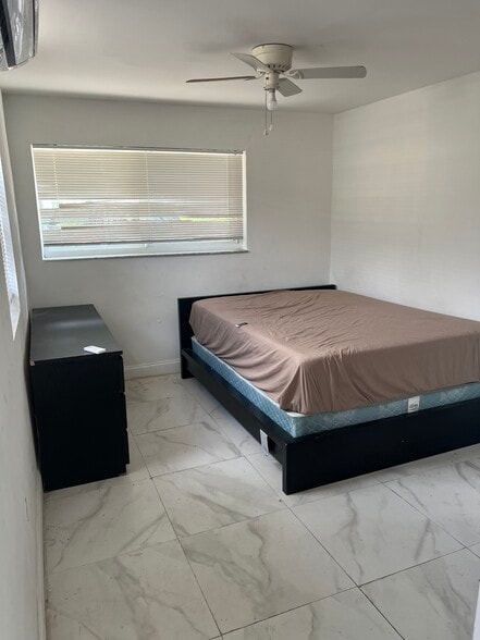 Bed - 1500 NE 148th St