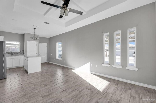 Building Photo - 23 W Primrose Ave