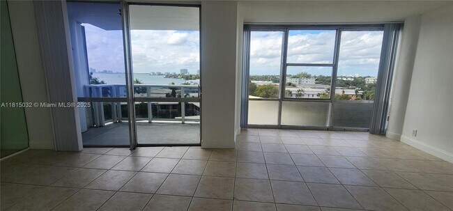 Building Photo - 900 Bay Dr